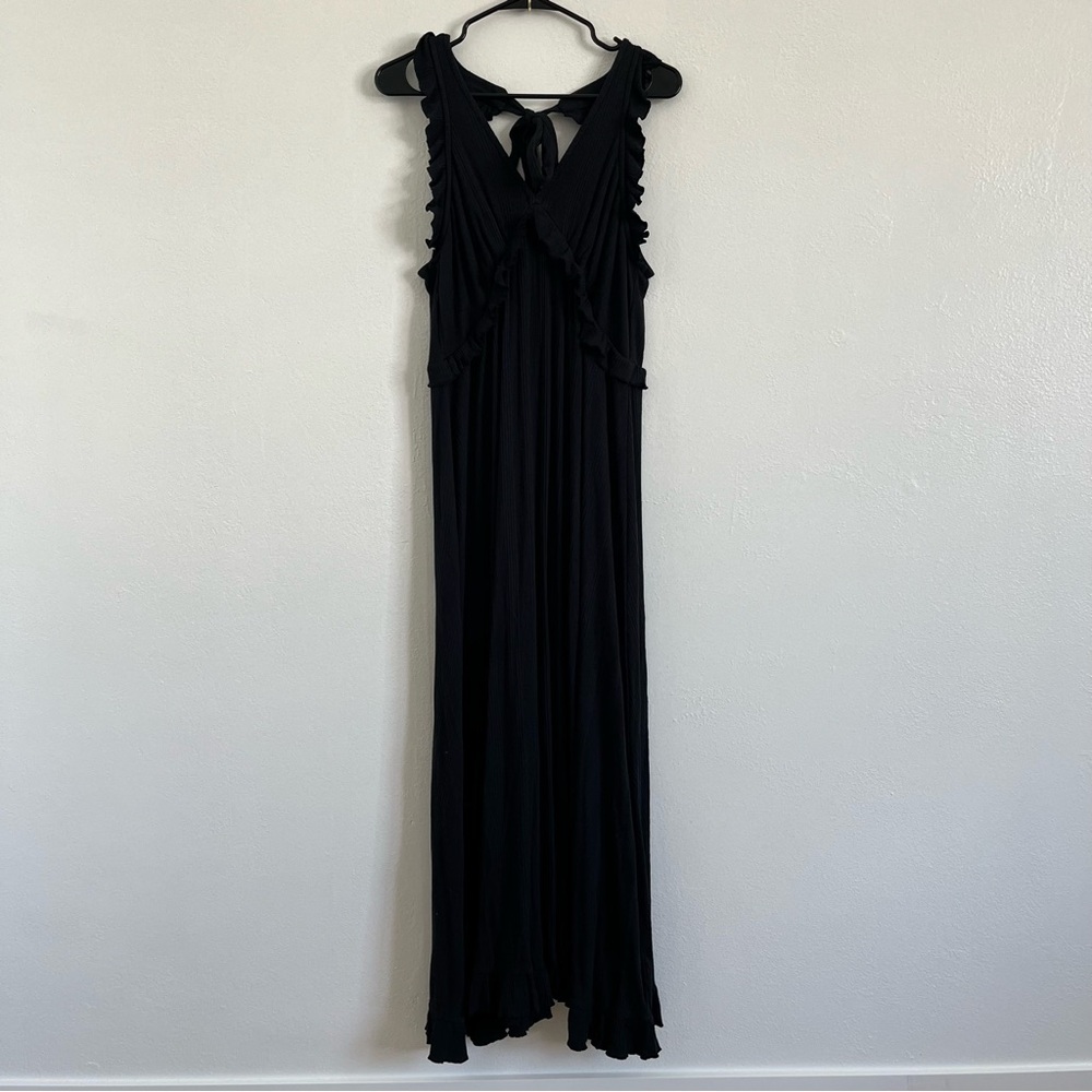 Chic Black Maxi Dress with Ruffle Details